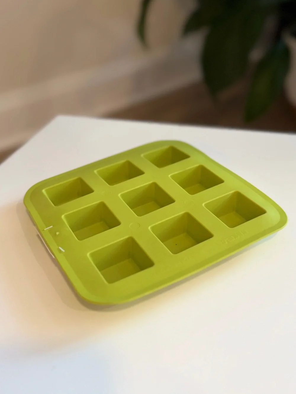 IKEA PLASTIS Ice Cube Tray Green 9 Cube Square Mold 002.750.56 Discontinued